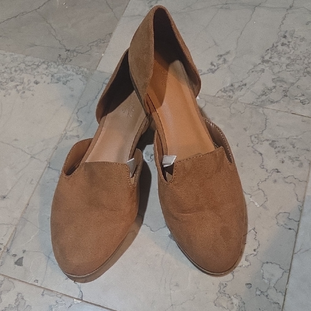 Universal Thread Women's Tan Suede Slip-On Loafers, size 8.5